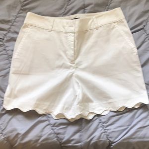 Cute white short, scalloped bottom!